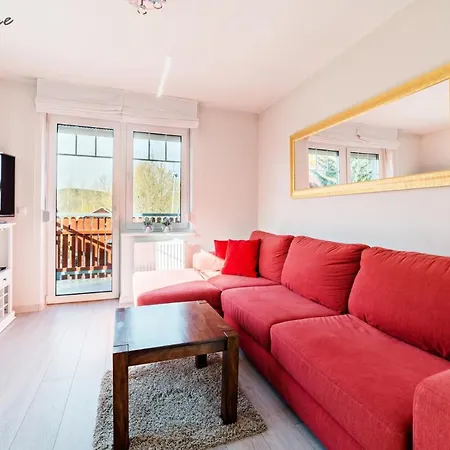 Wonder - Z Garażem, Ogródkiem, Miejscem Na Grilla I Widokiem Na Karkonosze